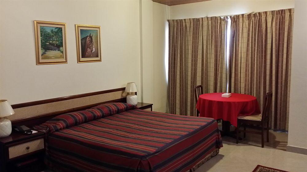 Atlas Hotel Манама Екстериор снимка