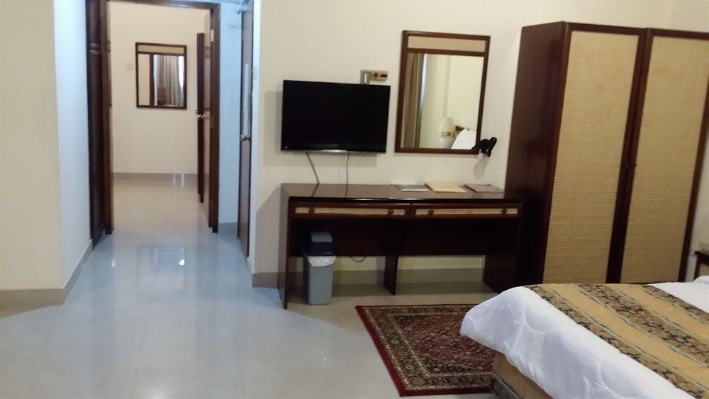 Atlas Hotel Манама Екстериор снимка