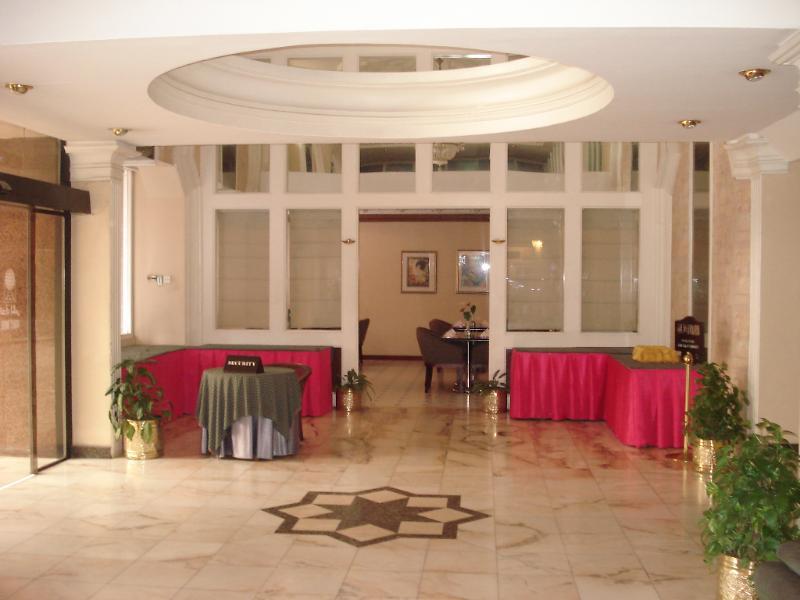 Atlas Hotel Манама Екстериор снимка