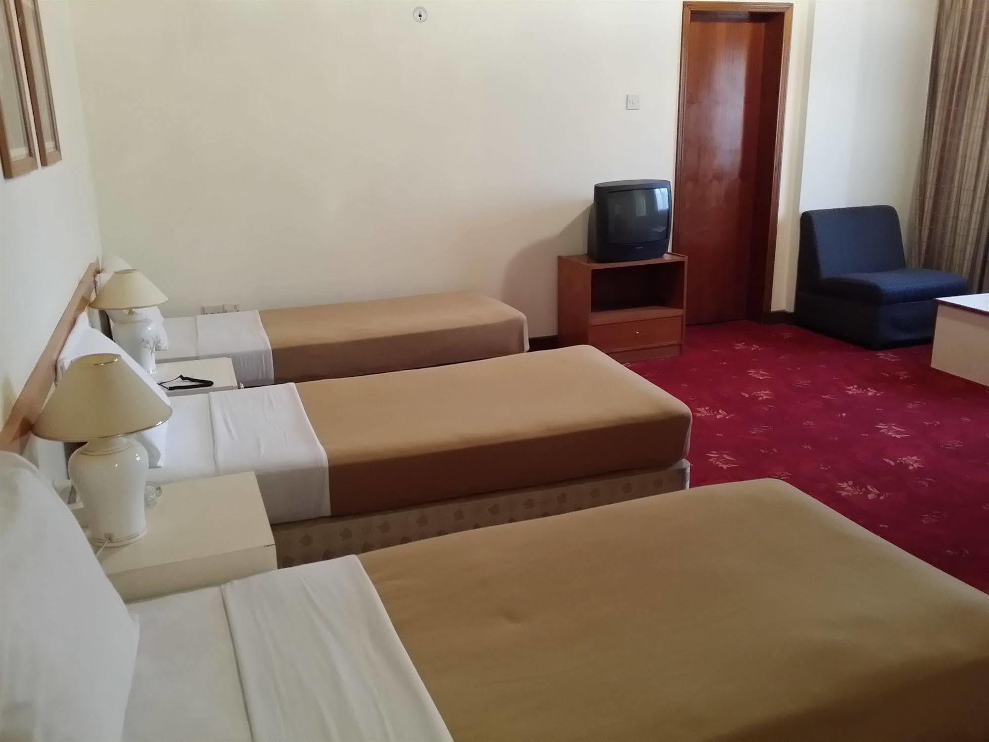 Atlas Hotel Манама Екстериор снимка