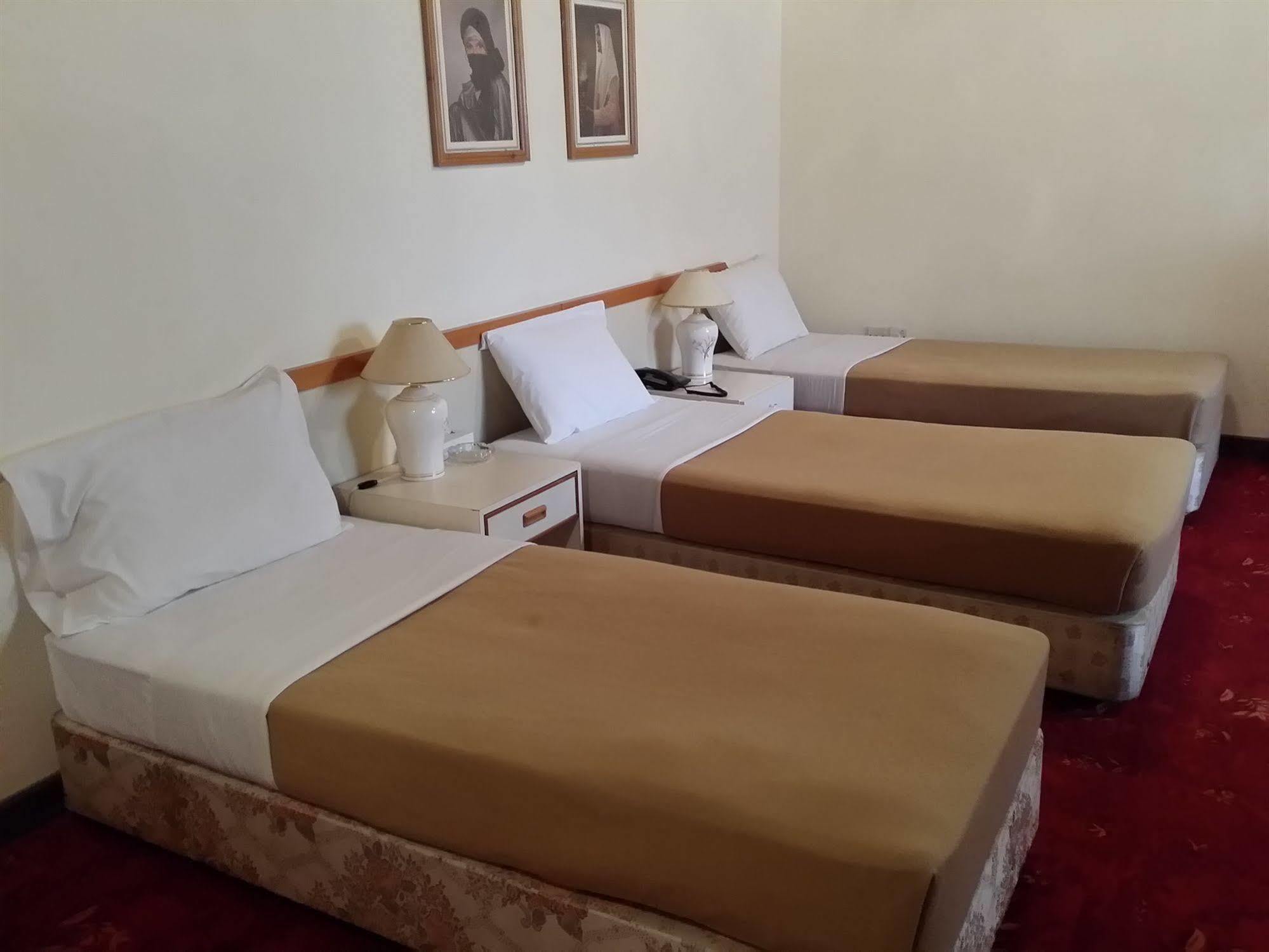 Atlas Hotel Манама Екстериор снимка