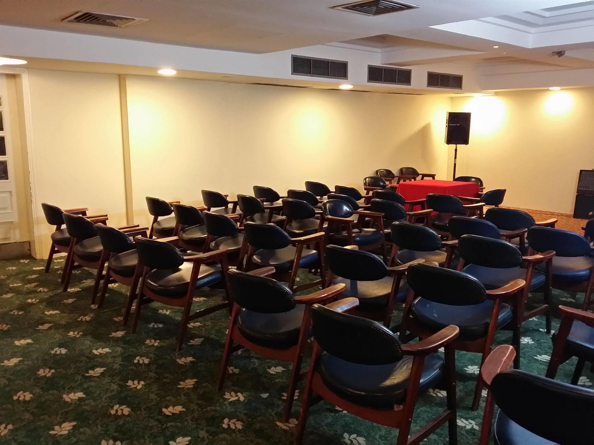 Atlas Hotel Манама Екстериор снимка