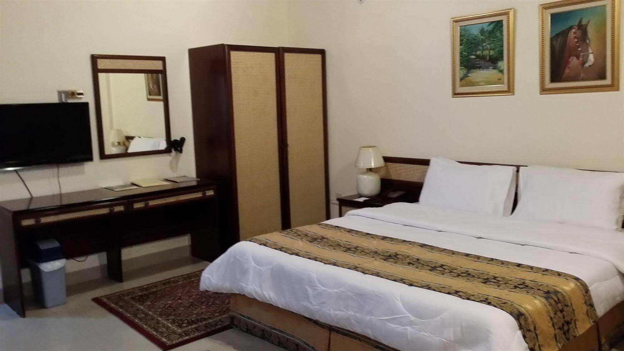 Atlas Hotel Манама Екстериор снимка