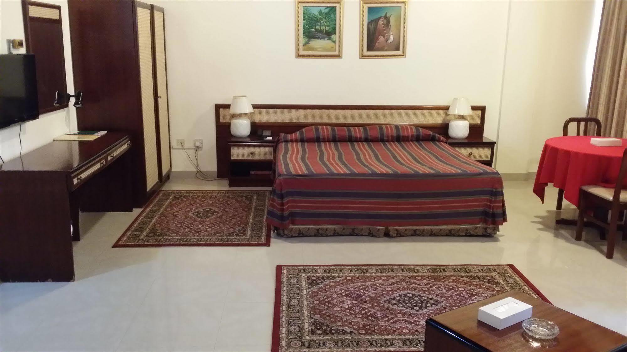 Atlas Hotel Манама Екстериор снимка