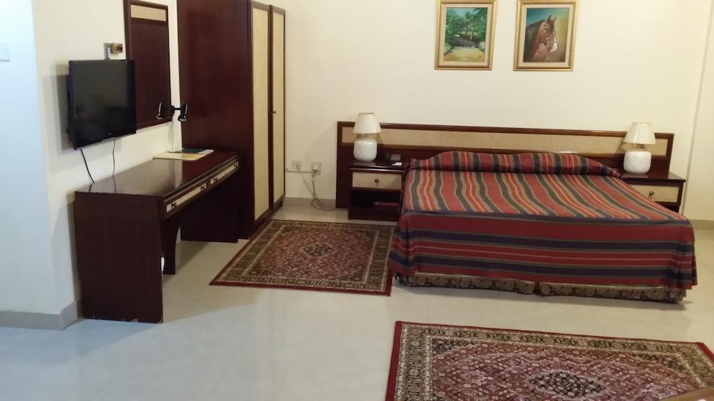 Atlas Hotel Манама Екстериор снимка